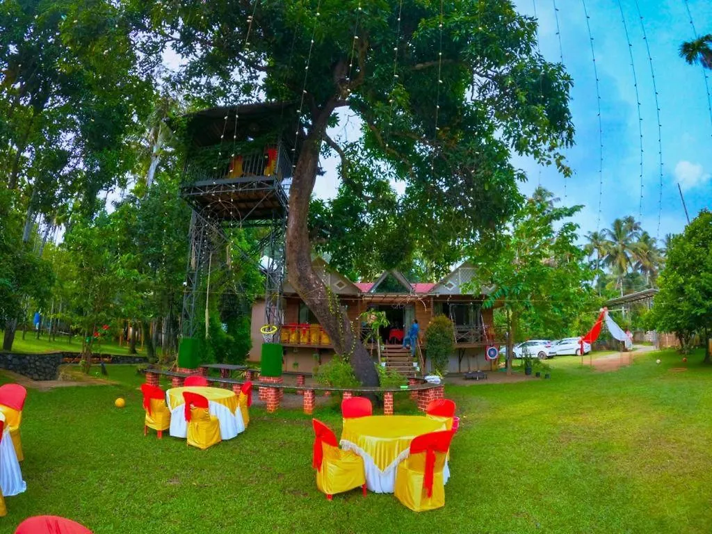 Cijo'S Hut And Tree House Hotel Thrissur