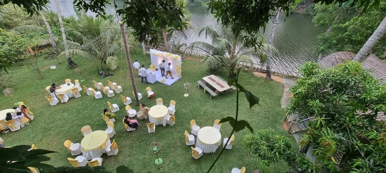 Cijo'S Hut And Tree House Hotel Thrissur 0*,